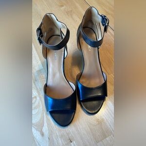 Nine West women’s size 7.5 wedge heel